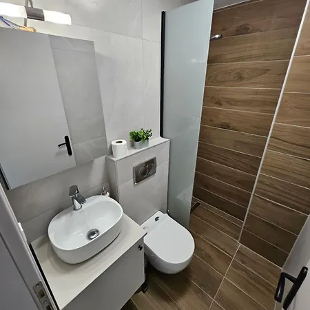 Xloh Apartment Ofrínion